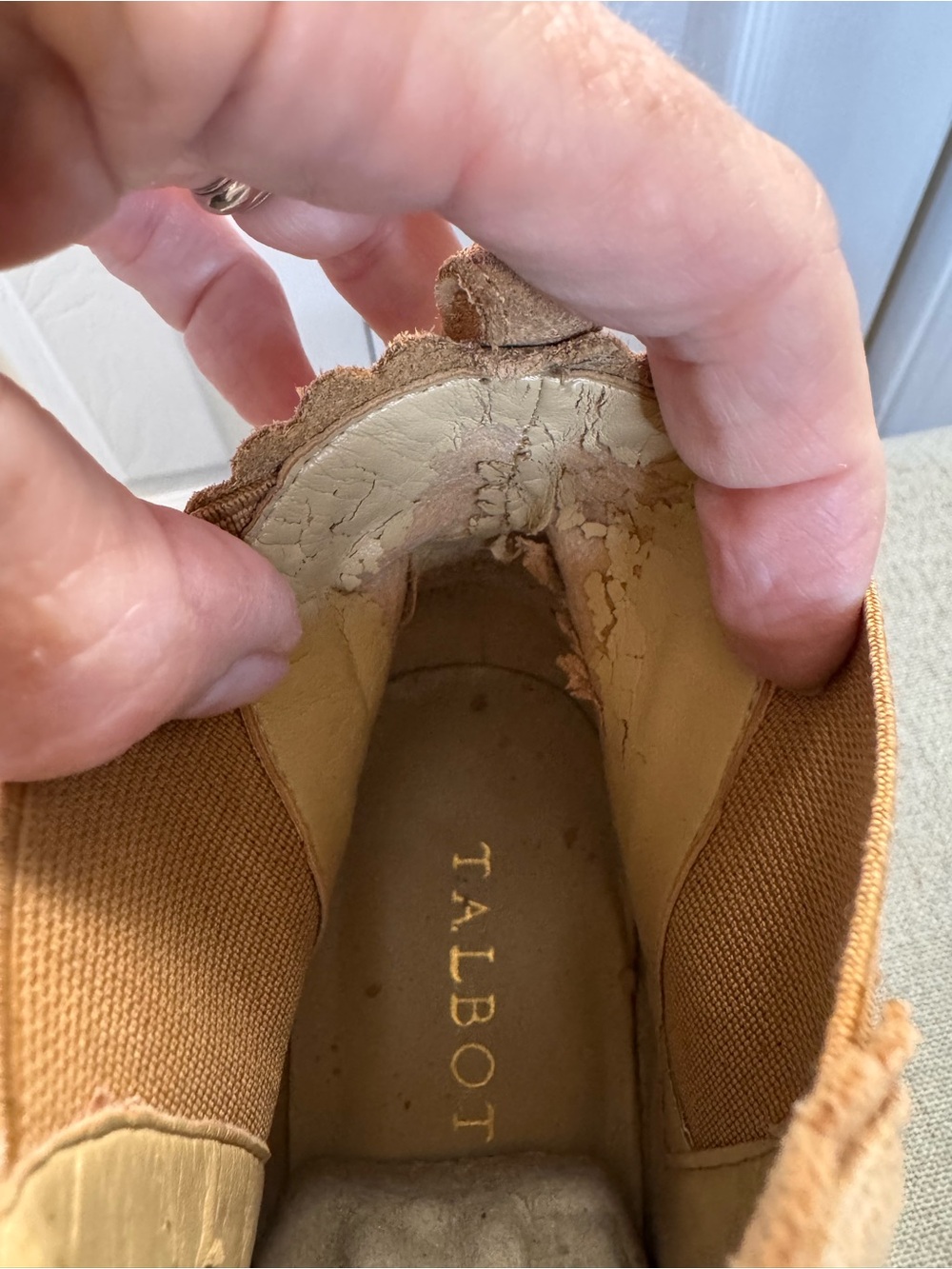 Talbots Woman’s Tan/Camel Scalloped Ankle Suede Booties Size 8.5 Inside Flaw - Picture 14 of 14